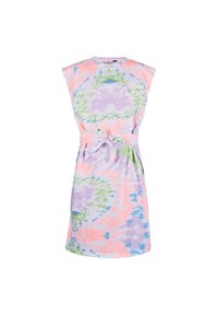 Baumwolle-Tie-Dye-Kleid in Pastellfarben, mit Rundhalsausschnitt, kurzen Ärmeln und einem Stoffgürtel in der Taille für eine verstellbare Passform.