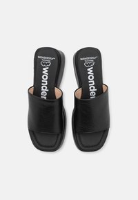 WONDERS Magas sarkú papucsszandálok - black