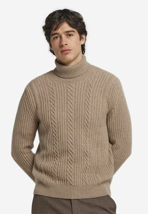 Beige Kabelstrickpullover mit Rollkragen, der eine gerippte Struktur und eine slim Fit-Passform aufweist. Feine Details im Strickmuster.