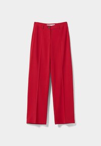 Rode wijde broek, gemaakt van een gladde stof, met een knoopsluiting en plooien aan de voorkant. Ontworpen met een eenvoudige, strakke silhouet.