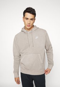 Nike Sportswear CLUB HOODIE REVIVAL - Felpa con cappuccio - olive grey