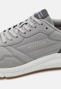 Tommy Hilfiger FASTON MIX  - Joggesko - antique silver
