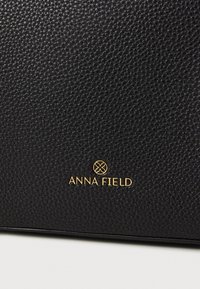 Anna Field Håndveske - black