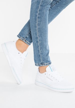 Sneakers - white