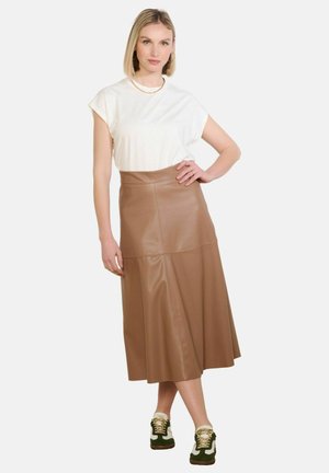 - Spódnica trapezowa