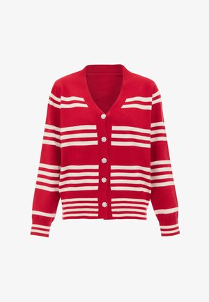Piros kardigán fehér vízszintes csíkokkal, V-nyakkivágással és hosszú ujjal. Hat díszítő, kerek gombbal rendelkezik, ribbelt mandzsettával és aljjal.