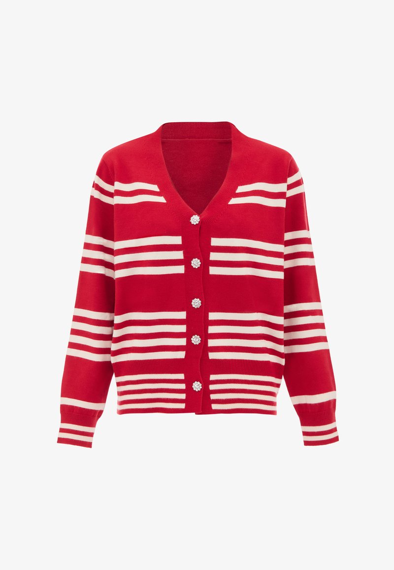 Piros kardigán fehér vízszintes csíkokkal, V-nyakkivágással és hosszú ujjal. Hat díszítő, kerek gombbal rendelkezik, ribbelt mandzsettával és aljjal.
