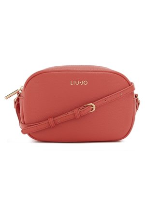 Kleine koraalkleurige crossbodytas met verstelbare riem, goudkleurige rits en "Liu Jo"-logo op een gestructureerd lederen oppervlak.