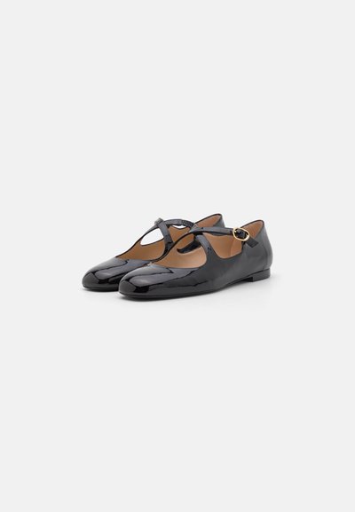 Stuart Weitzman CLEM FLAT - Ballerina's met enkelbandjes - black