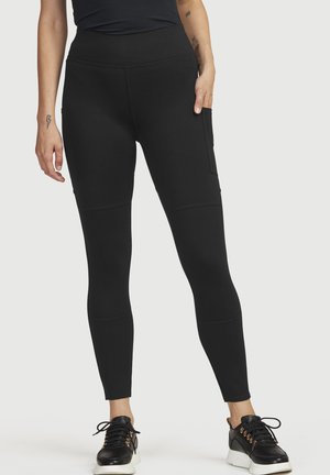 Zwarte high-waisted legging gemaakt van een gladde stretchstof met zijzakken, met een aansluitend ontwerp en gestikte paneeldetails.