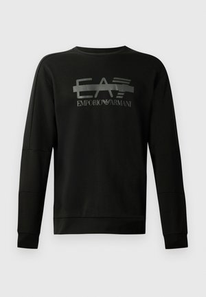 Svart sweatshirt laget av mykt stoff, med rund hals, lange ermer og et matt logo-trykk "EA7 Emporio Armani" foran.