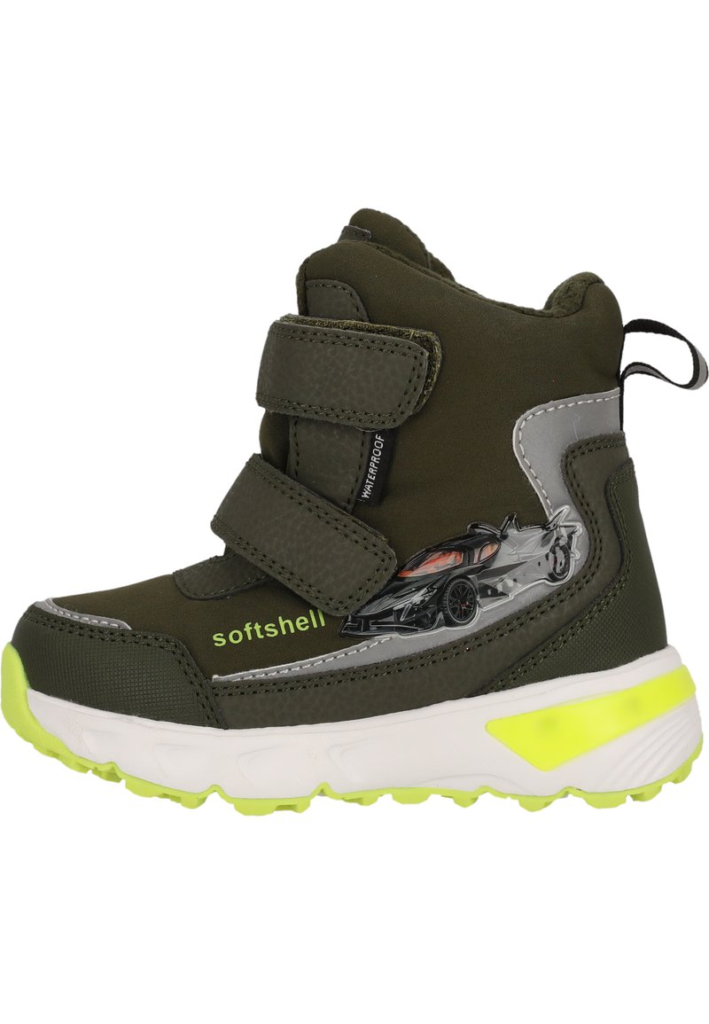 Grüne Softshell-Stiefel mit zwei Klettverschlussriemen, weißer und limettengrüner Gummisohle und einem Auto-Motiv an der Seite. Wasserfestes Material.