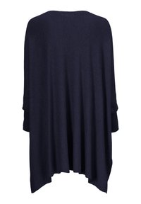 Poncho in maglina di colore blu navy, oversize, con scollatura arrotondata, maniche larghe e orlo fluente, caratterizzato da una texture morbida e da un design minimale.