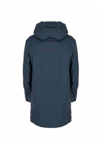 Chaqueta impermeable de color azul marino con capucha, que presenta un detalle en la costura trasera y mangas largas. Textura suave, corte a media longitud.