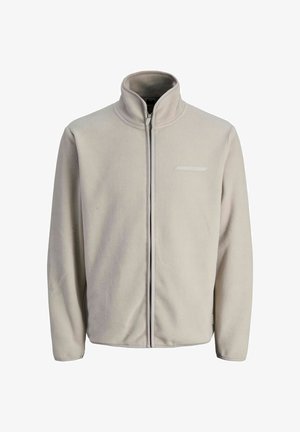 Lys beige fleece jakke med høj krave, hel længde lynlås og en horisontal accentering på brystet. Glat tekstur og afslappet design.