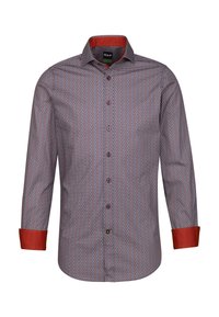 Langarmshirt mit rot-blauem Muster, mit Kentkragen, kontrastierenden roten Manschetten und Knopfleiste. Der Stoff wirkt glatt und leicht.
