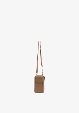 Petit sac bandoulière rectangulaire beige avec poche avant à bouton, fermeture éclair et bandoulière réglable.