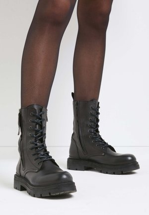 PAMELA STANDING - Bottines à plateau - black