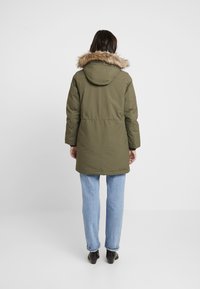 GANT Piumino lungo - olive