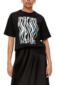 QS MIT HOLOGRAFISCHEM PRINT - T-shirt imprimé - schwarz