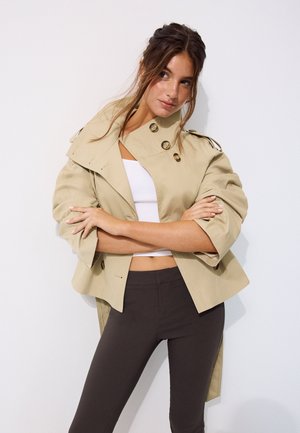 Stradivarius HIGH NECK TRENCH COAT WITH BELT 01785118 - Letná bunda - brown