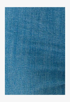 Tessuto in denim blu con trama diagonale a spina di pesce visibile e leggero scolorimento in alcune aree.