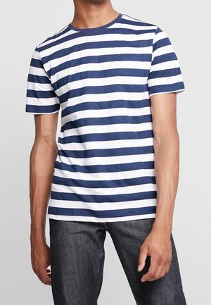 Granatowo-biała koszulka w paski z krótkim rękawem, wykonana z lekkiego materiału, z okrągłym dekoltem i luźnym krojem. Minimalistyczny design.