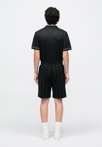 EA7 Emporio Armani TRAIN GRAPHIC MONOGRAM - Dresside alumine osa - black/white