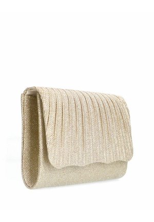 Pochette en doré gaufré avec une surface en tissu texturé, fermoir à rabat courbé et une forme rectangulaire fine.