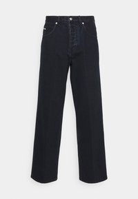 Mörkblå denimjeans med rak bendesign, femfickorsmodell och metallknäppning. Diskret sömnadsdetalj på fickorna.