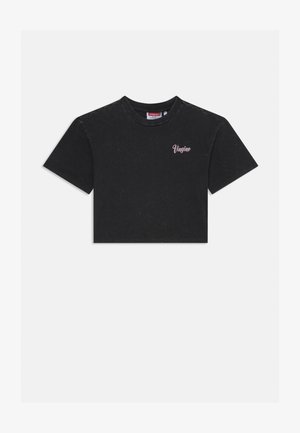 Crna kratka majica kratkih rukava s okruglim izrezom i malim ružičastim logotipom "Vingino" na lijevoj strani prsa.