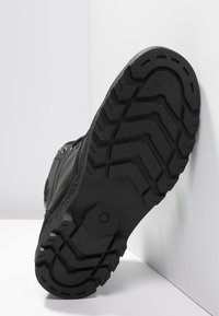 YOURTURN Botines con cordones - black