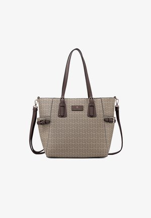 Sac fourre-tout beige avec un motif de logo répétitif sur toute la surface, poignées marron foncé, sangle d'épaule réglable et détails de boucle latérale.