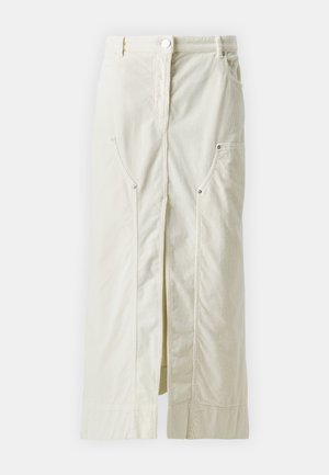 Lichtbeige corduroy rok met een voorklepsluiting, twee zijzakken met drukknopen en een knoopsluiting in de taille.