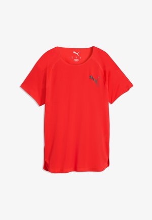 T-shirt de sport Puma rouge à manches courtes avec col rond et logo Puma noir sur la poitrine gauche, en tissu texturé.
