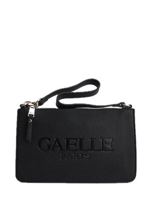 Pochette da polso rettangolare nera con testo in rilievo "GAELLE PARIS" e chiusura superiore con zip e cinturino in pelle per polso.