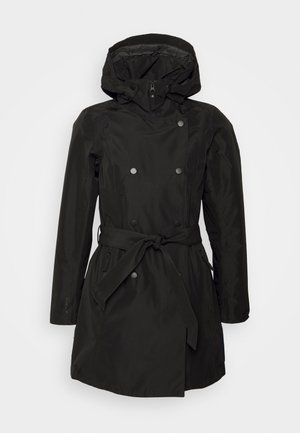 Chaqueta impermeable negra con diseño de doble botonadura, capucha ajustable, cintura con cinturón y dos bolsillos laterales con cremallera. Textura de tela suave.