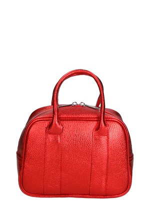 Borsa a mano in pelle rossa con finitura testurizzata, forma arrotondata, doppi manici superiori e apertura con zip. Presenta cuciture visibili e dettagli accentuati.