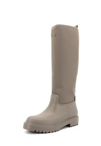 Stivale in gomma marrone fino al ginocchio con una superficie liscia, punta tonda, suola robusta e un anello nella parte superiore per facilitare indossarlo.