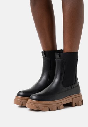 WINTER BOOTIES - Kotníkové boty na platformě - black