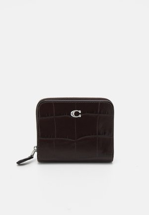 COACH EMBOSSED BILLFOLD WALLET - Geldbörse - maple