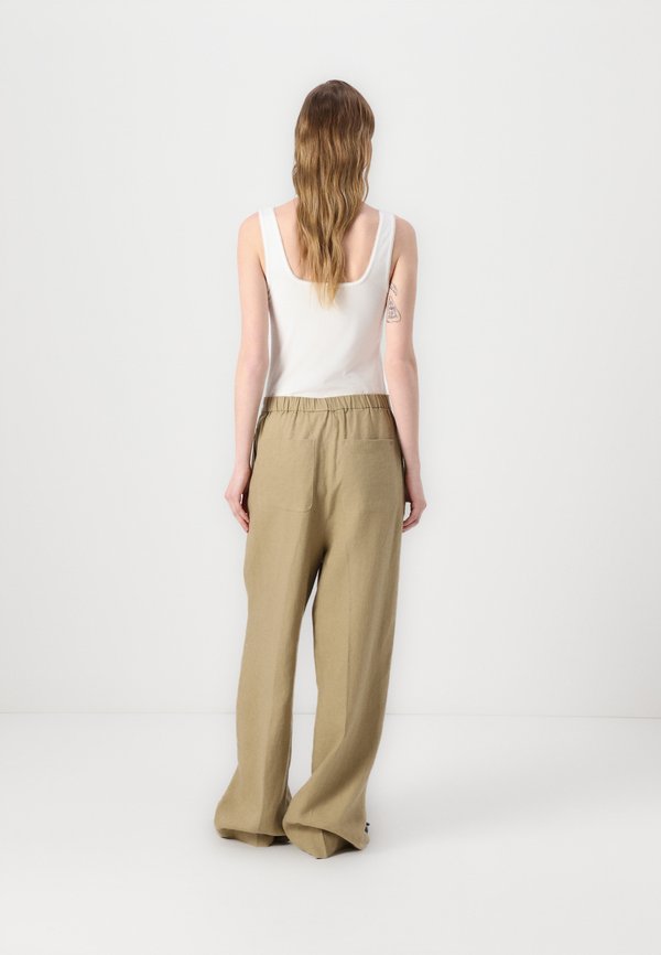 TAILORED STRAIGHT PANT - Trousers - camel4