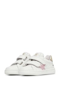 Sneakers bianchi con due cinturini a strappo, caratterizzati da un dettaglio a forma di stella glitter rosa sul lato e un accento metallico dorato sul tallone.