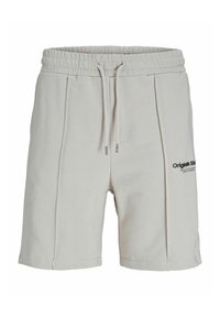 Pantalones cortos de color gris claro hechos de una tela suave con una cintura elástica y cordón. Presenta bolsillos laterales y un logotipo impreso en negro.