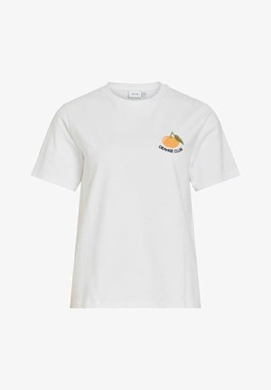 Λευκό κοντομάνικο μπλουζάκι με μικρό πορτοκαλί γραφικό και το κείμενο "ORANGE CLUB" στο πάνω αριστερό μέρος του στήθους.