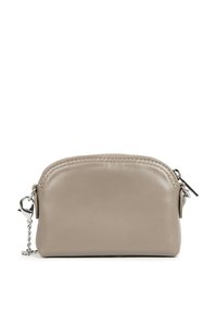 Sacca in pelle beige con forma arrotondata, chiusura superiore con zip e dettagli in argento, dotata di tracolla a catena per un facile trasporto.