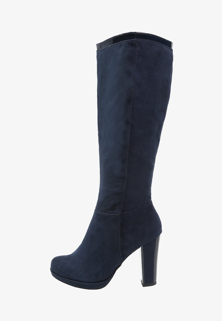 Botte haute en daim bleu marine pour femme avec bout arrondi et talon haut bloc, avec une légère plateforme et une bordure lisse en haut.
