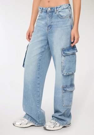 CARGO MULTITASCHE - Jeans baggy - blu denim medio