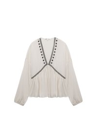 Blusa bianca con scollo a V, maniche lunghe e orlo arricciato. Presenta dettagli ricamati neri lungo il colletto e le spalle.