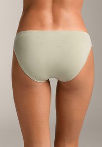 Svetlozelené bavlnené hipster nohavičky, hladká textura, prevedenie s nízkym pásom, s bezšvíkovým ukončením a minimálnymi švovými detailmi.